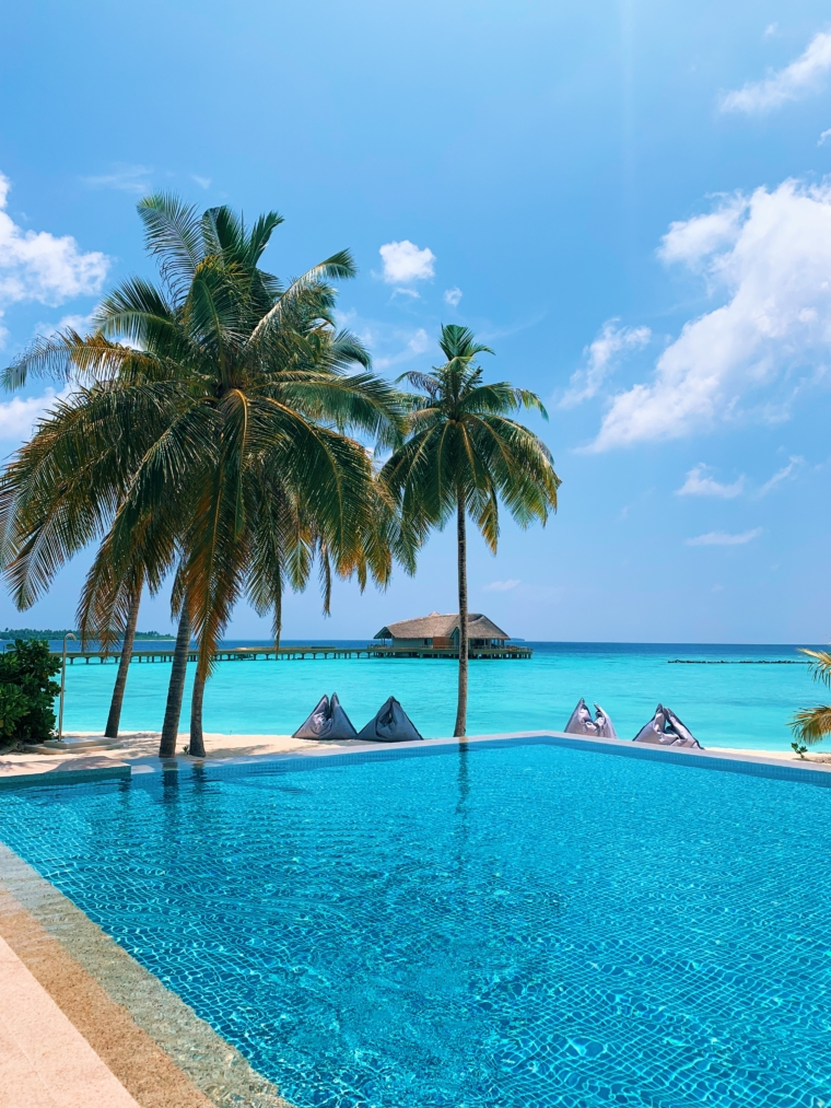 faarufushi maldives pool area