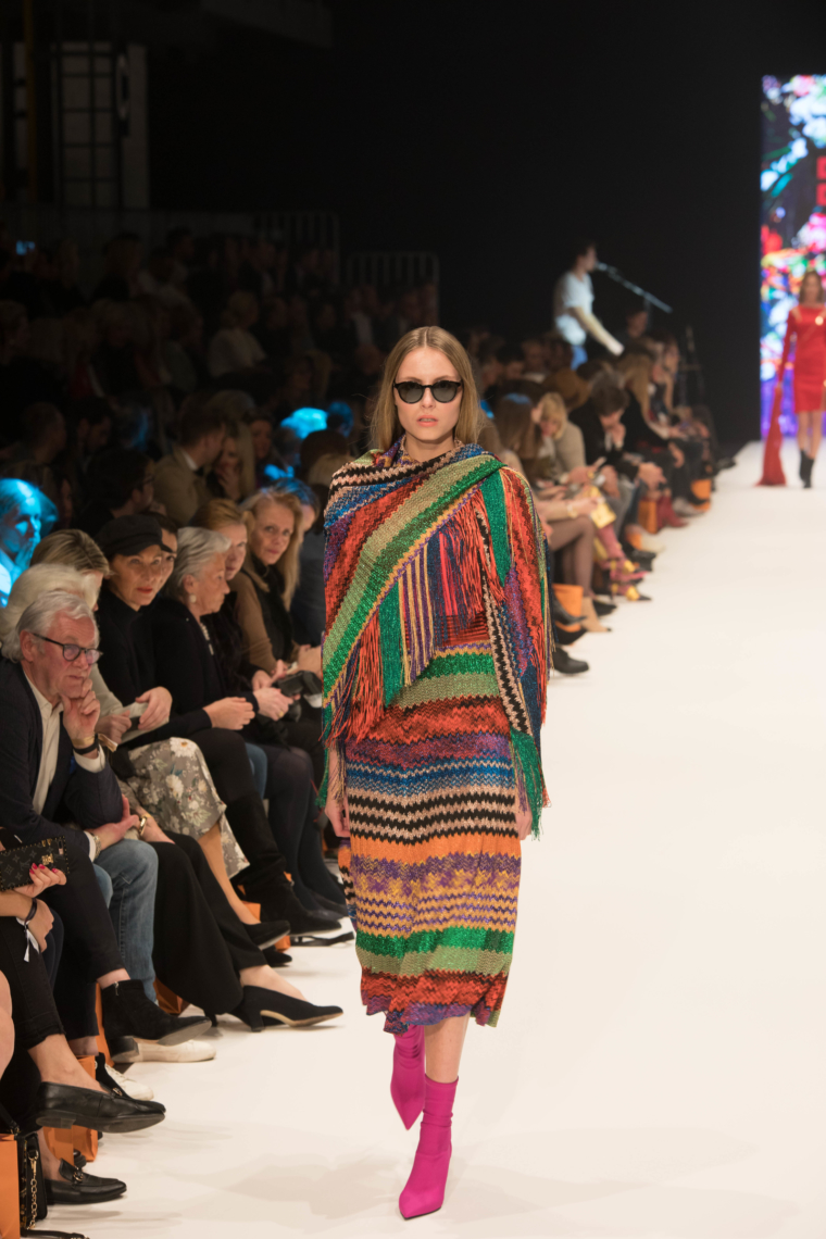 sommer trends sommer frühling 2018 breuninger show auf plattform fashion düsseldorf