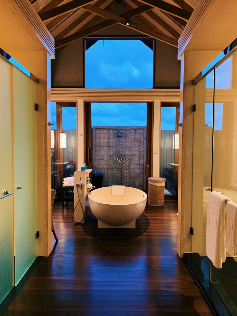 bath Shangri La's Villingili Resort & Spa Maldives