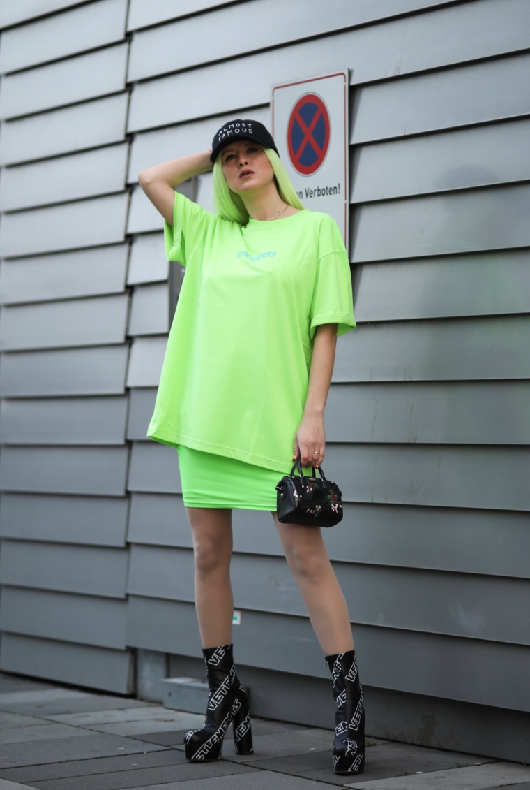vetements streetstyle neon green style edgy blogger germany