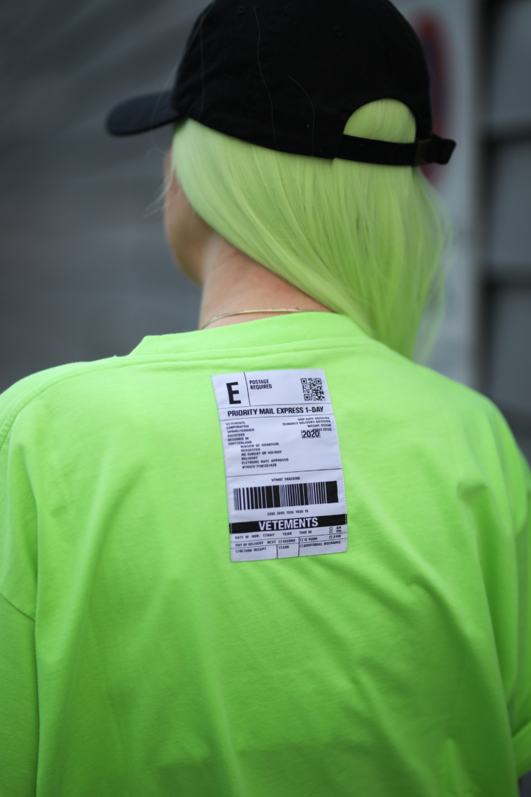 vetements nein green t shirt streetstyle