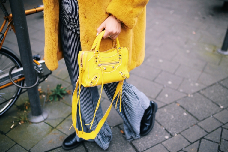 yellow balenciaga classic mini city bag tasche