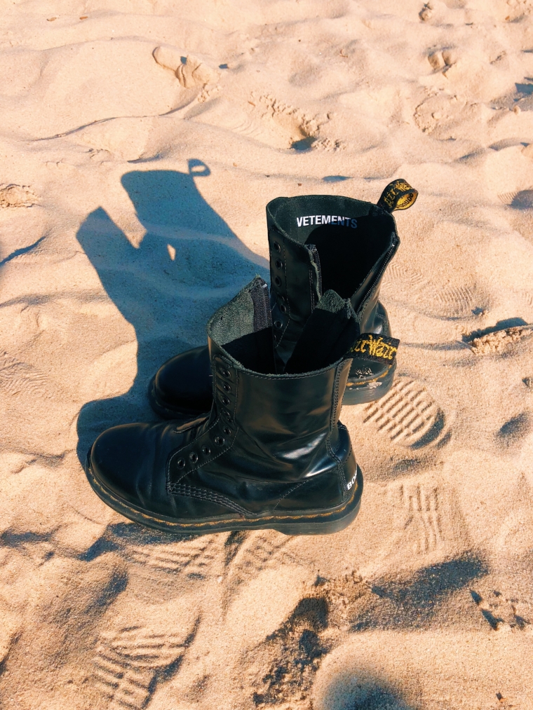 beach sand vetements border line boots