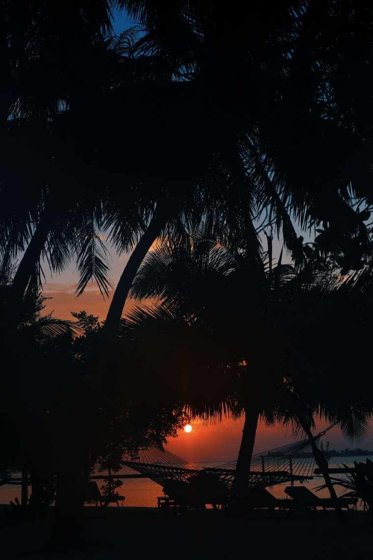 kurumba maldives sunset sundowner