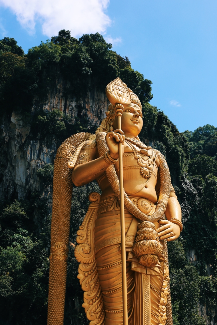 kuala lumpur batu caves gold