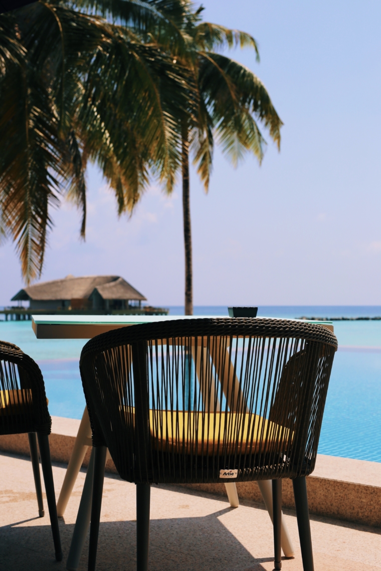 faarufushi maldives pool bar