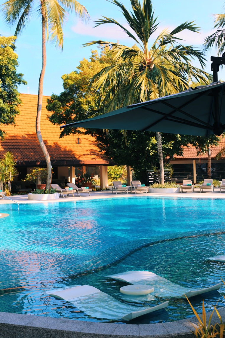 pool area kurumba maldives 