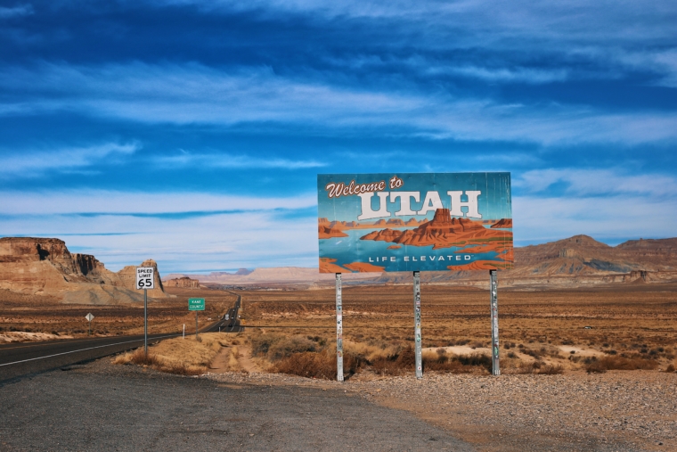 welcome to utah sign road trip