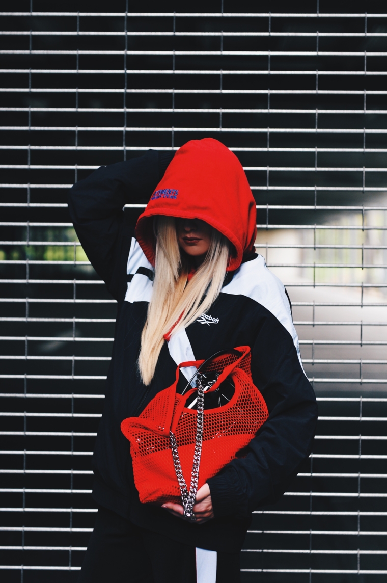 red limited edition exclusiv vetements hoodie in red reebok jacket & net bag vetements streetstyle 