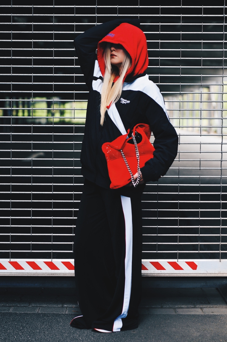 must have sporty urban streetstyle look vetements track pants sweat hoodie red black 