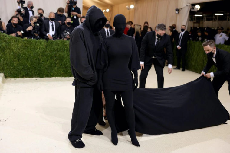 balenciaga 2021 Met Gala Kim Kardashian kanye west red carpet 