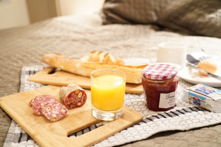 french breakfast in bed