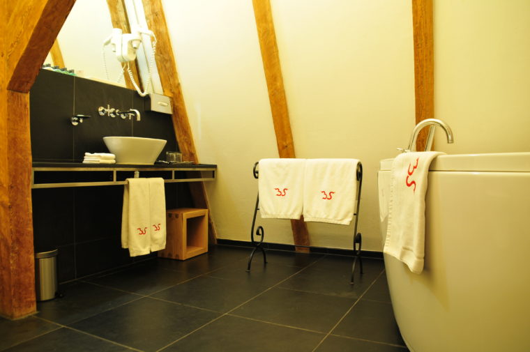 luxury bathroom