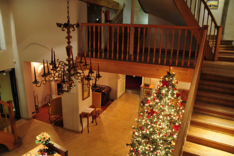 three sisters lobby christmas