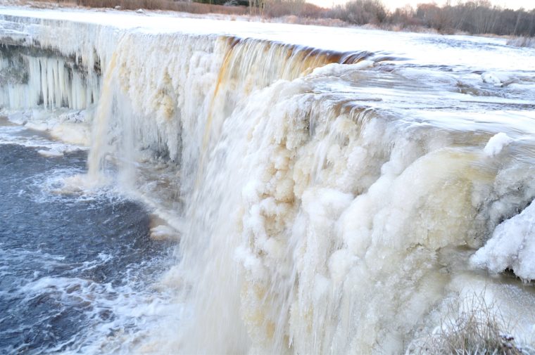 Jägala Wasserfall gefroren frozen waterfall estland estonia