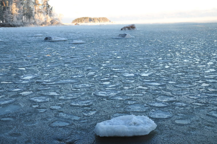 käsmu estonia estland frozen gefrorener strand beach 