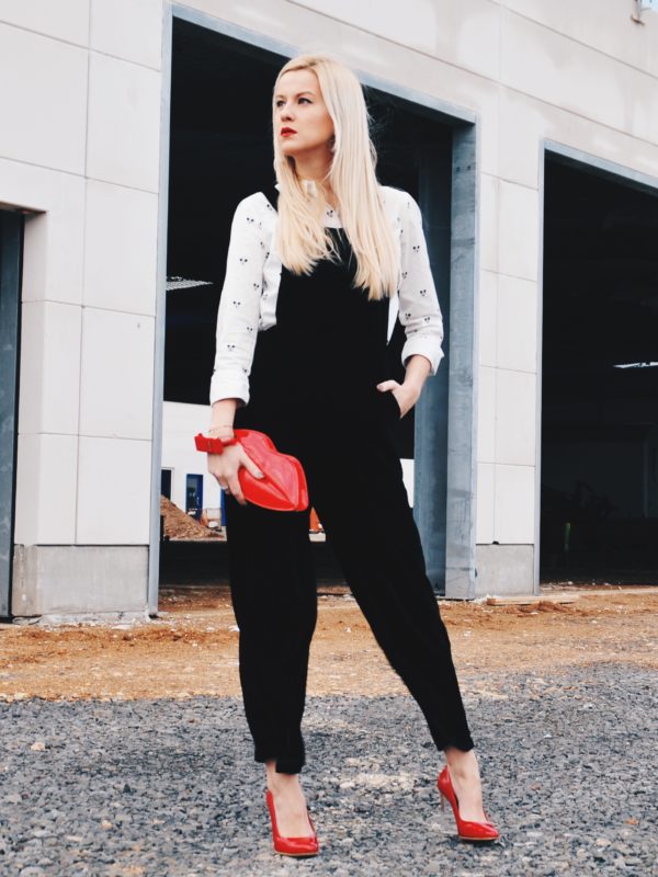 Samt Latzhose Overall schwarz Urban Outfitters