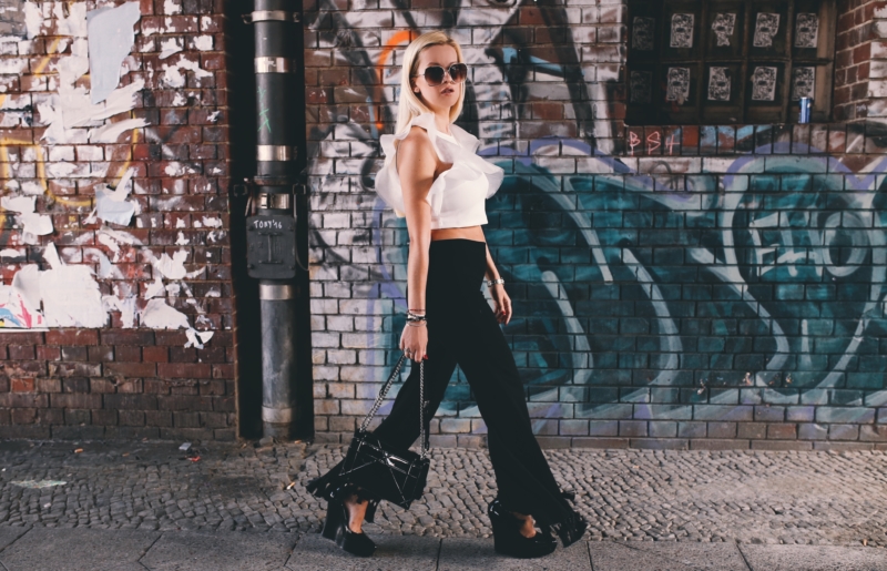volants & fringes look in black & white streetstyle berlin fashion week