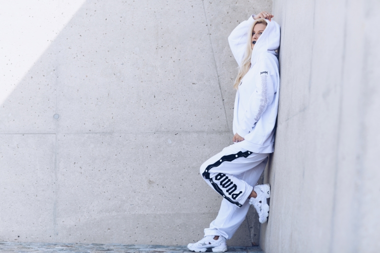 urban streetstyle in white off white vetements yeezy style fenty puma rihanna sweat pants hoodie purpore tour justin bieber