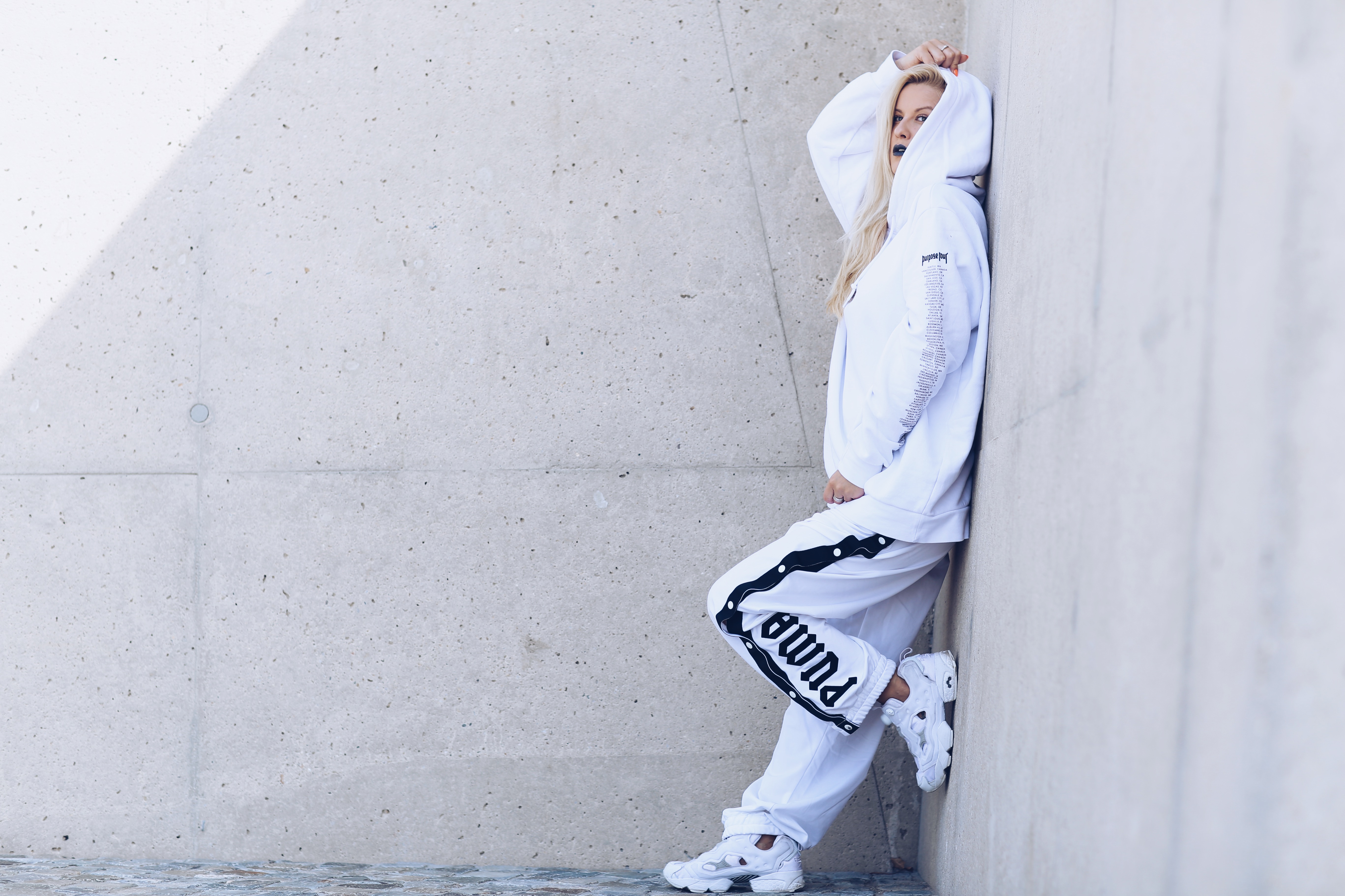 urban streetstyle in white off white vetements yeezy style fenty puma rihanna sweat pants hoodie purpore tour justin bieber