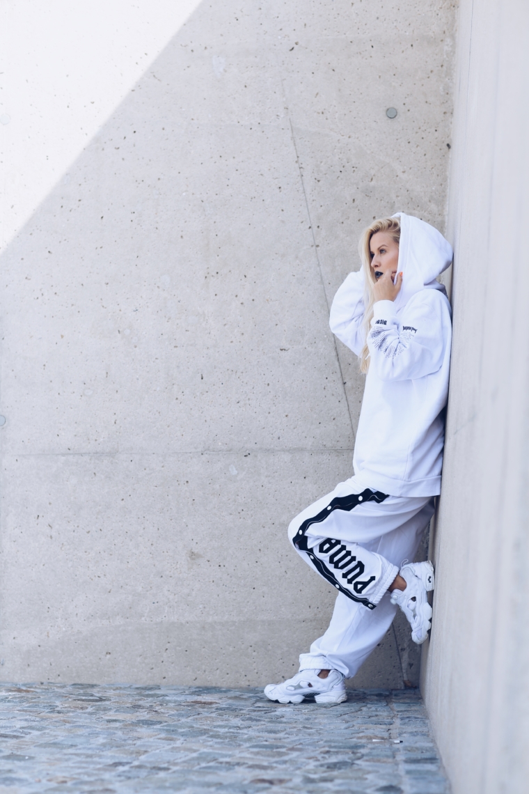 white streetstyle puma xxl sweat pants fenty limited edition