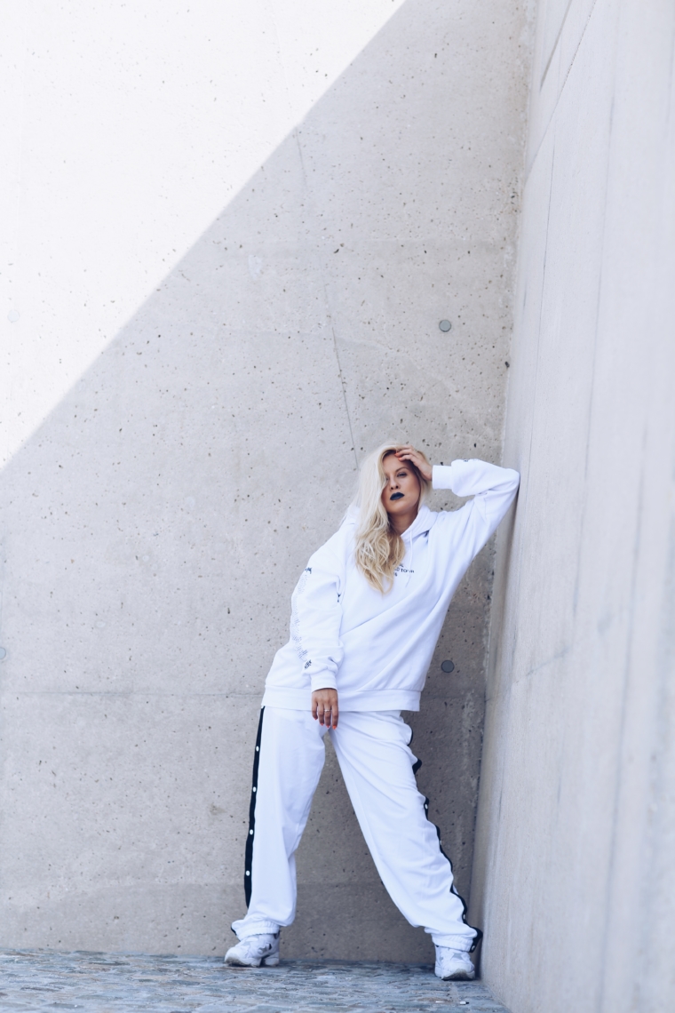 streety urban german fashion blogger reebok insta pump fury in white