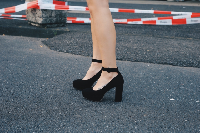 högl xxl plateu high heels schwarz wildleder riemchen