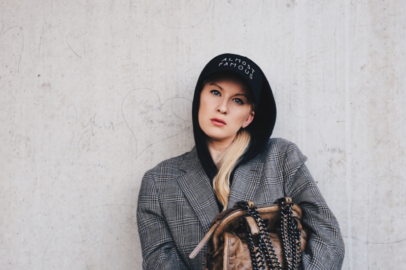 palina kozyrava wearing NASASEASONS Almost Famous Cap kappe