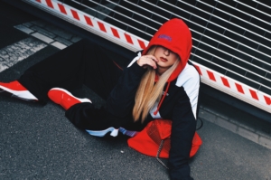 vetements reebok streetstyle paris london new york milano fashion week must have hoodie 2017 2018 red with black & white