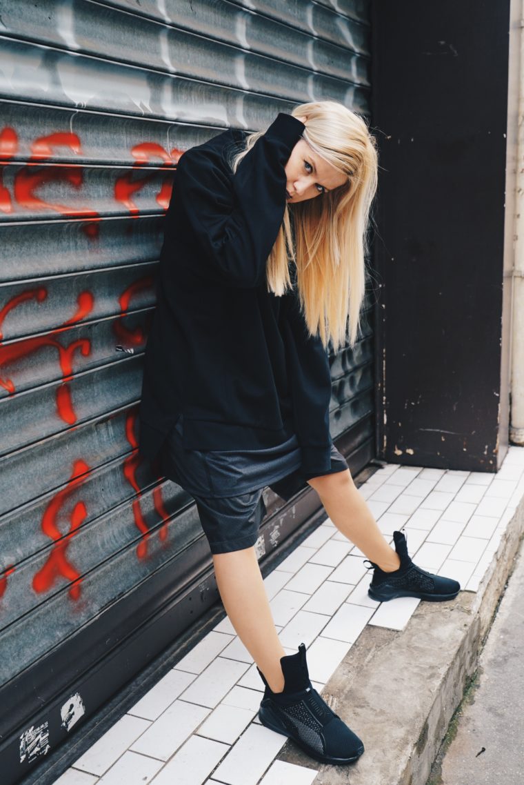 garagentor, grafitti, streetstyle, schwarzer Look