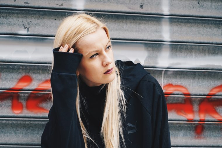 palinapralina, portrait, blonde haare, makeup