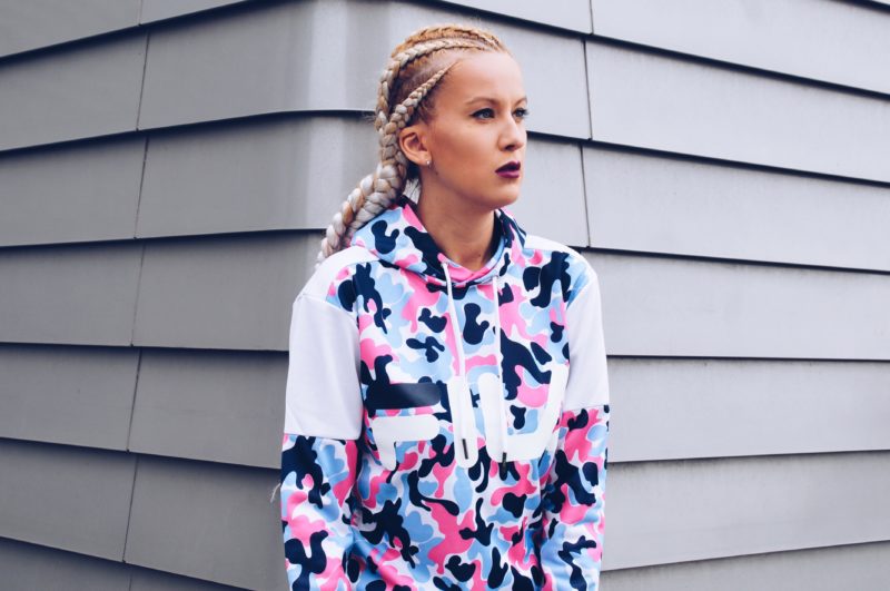 Pink Camouflage Muster, Kapuzenpullover, Portrait, Makeup
