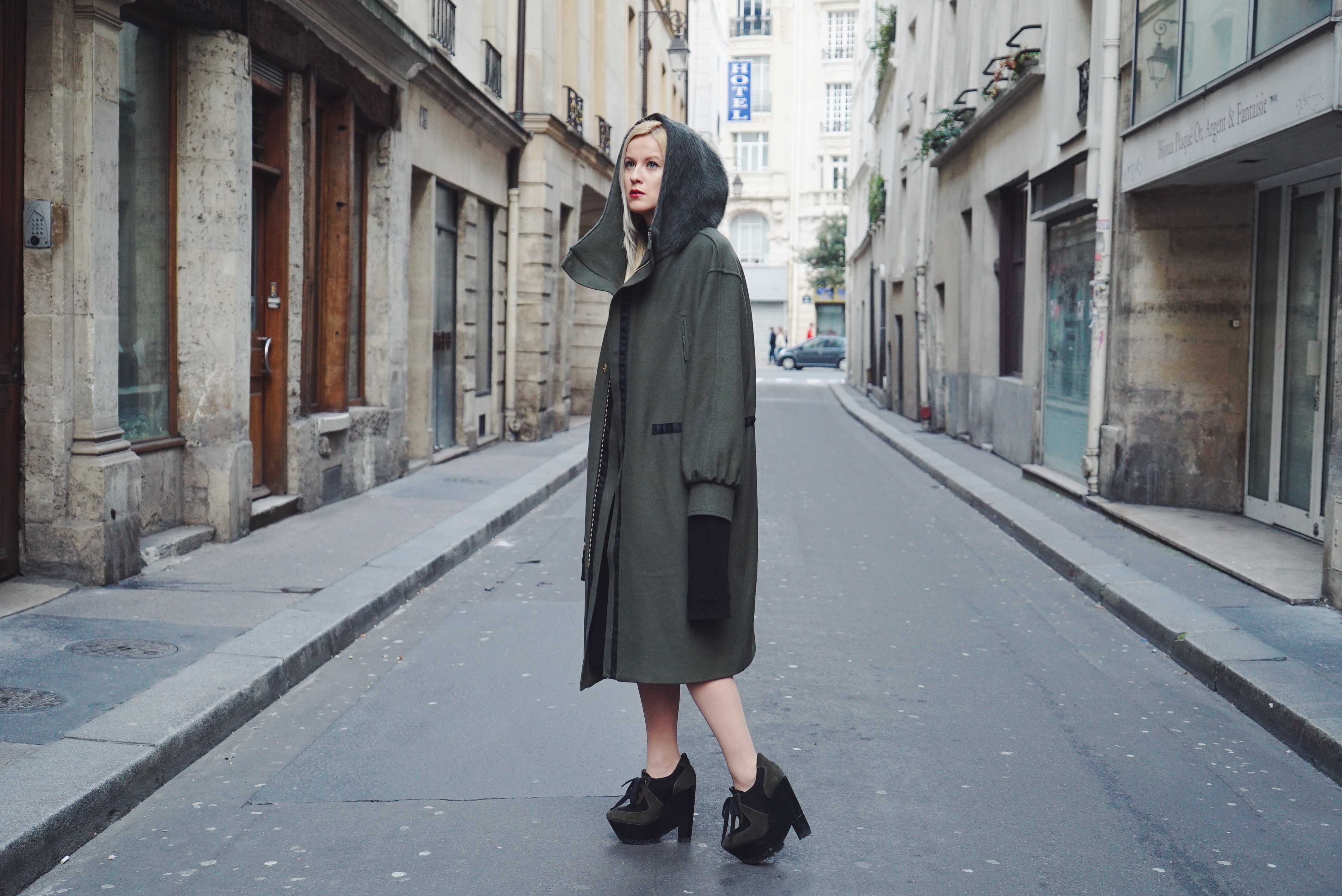 trend alert mantel oversized olive khaki paris 2016