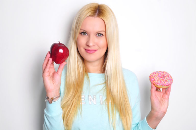 drslym diät, apfel, donut, blaues sweatshirt