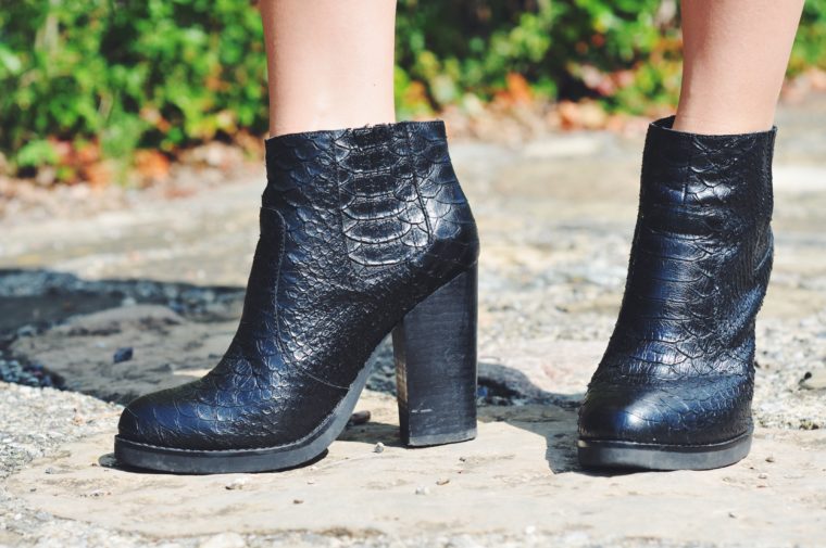 stiefeletten mit schlangenoptik