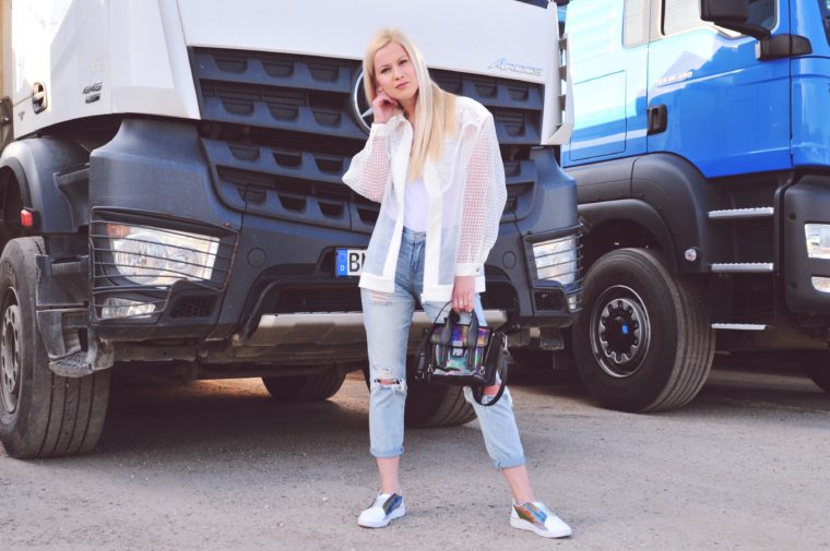 casual perfect every day look ripped jeans bomber jacket