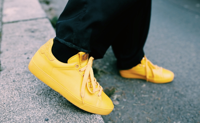 högl sneaker, gelb, swarovski steine