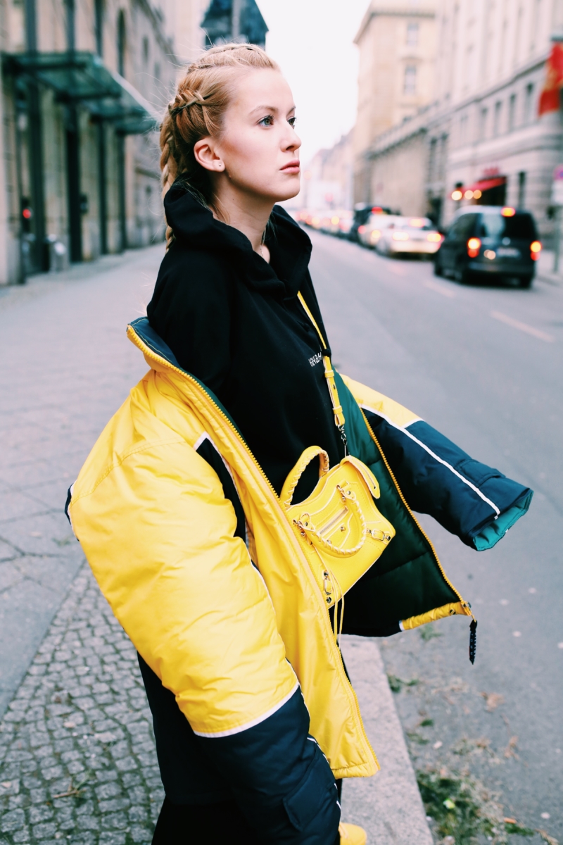 berlin fashion week, black hoodie, yellow coat, streetstyle