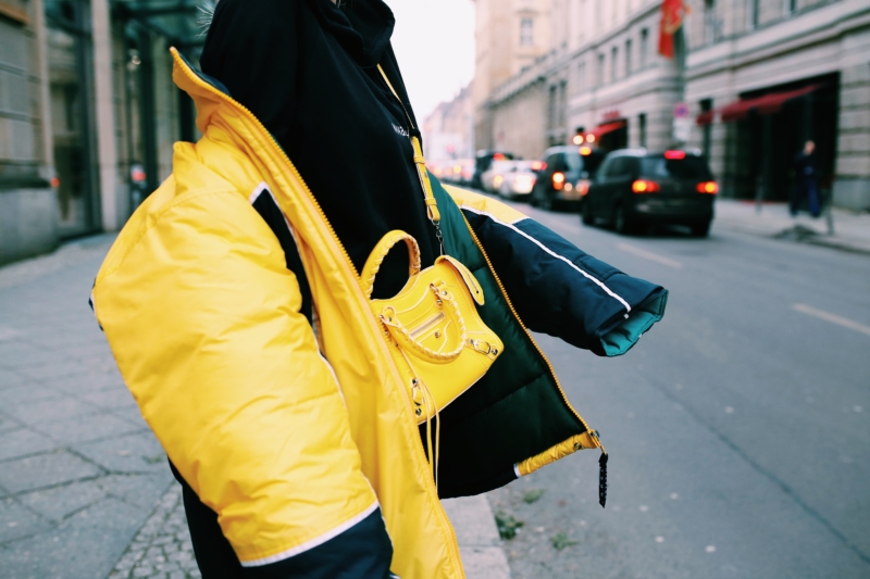 yellow look, details, balenciaga mini bag city, black statement sweater