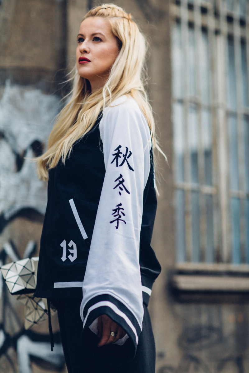 Puma Fenty Rihanna Look, Kimono Jacke mit chinesischen Zeichen