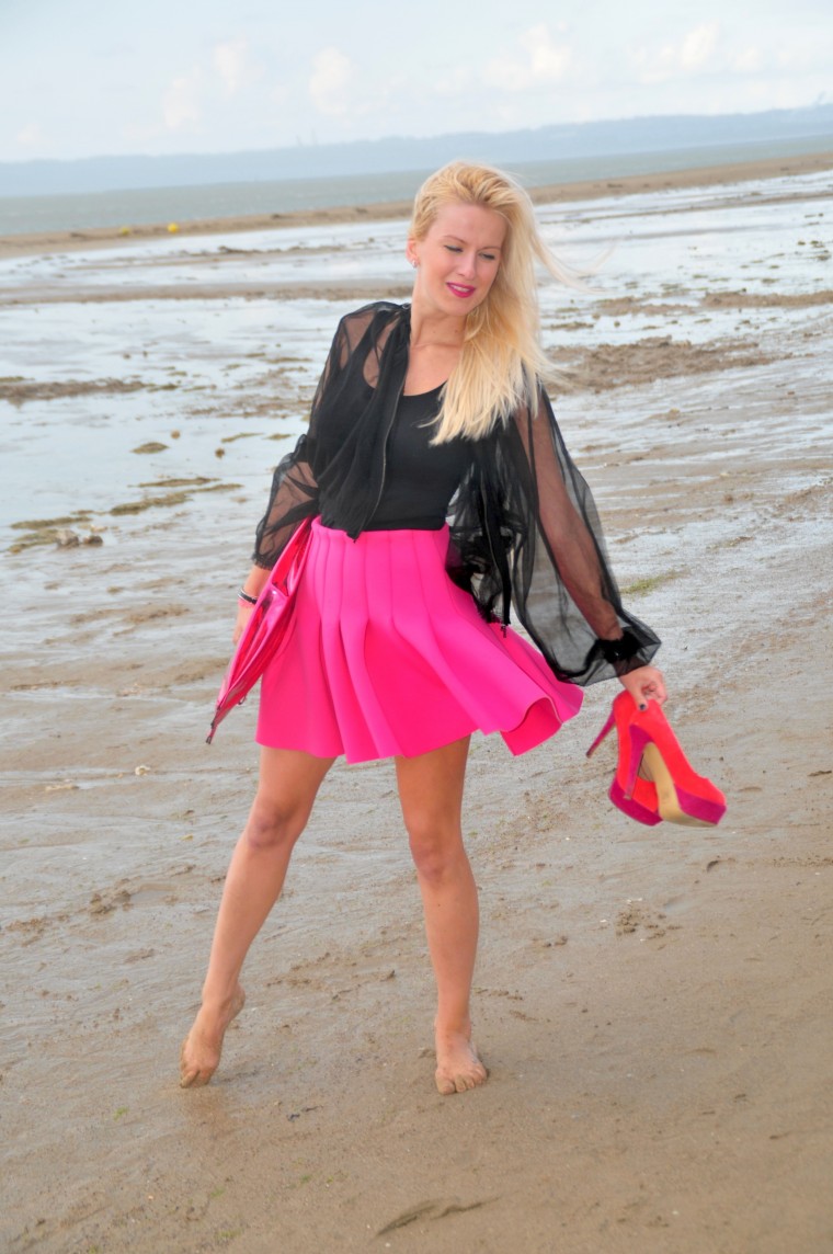 Jacke/JAcket: Lanvin for H&M, 2.Rock/Skirt: H&M, 3.Schuhe/Schoes: New Look, 4.Tasche/Bag: Margiela for H&M, 5.Sunnies:ASOS Blogwalk TV Spot pinker rock