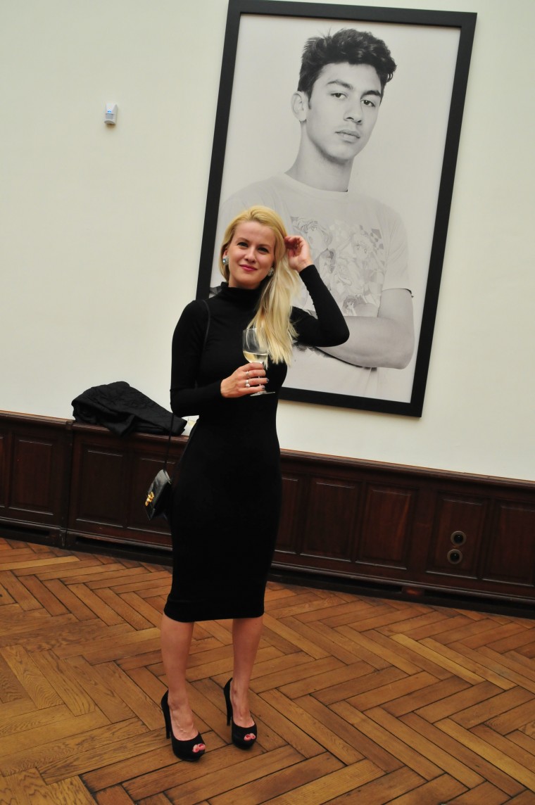 Schuhe / Shoes : Pura Lopez 3. Tasche / Bag : Gianni Versace Vintage 4. Ohrringe / Earrings : Christian Dior Vintage BRUXELLES CALLING