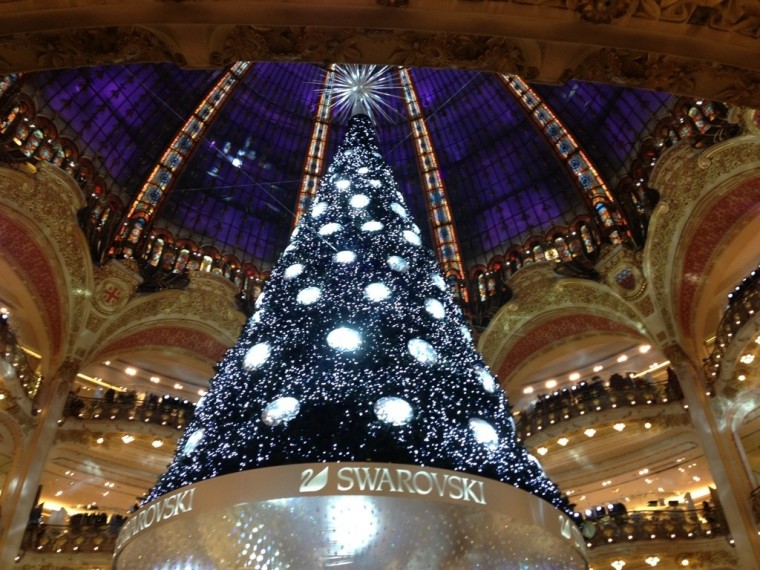 Christmas fairy tail in the Parisian shopping centers