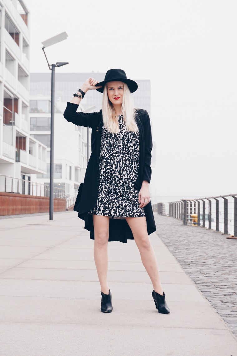benetton kleid schwarz weiß fashion blogger palina pralina fedora hut blogwalk köln