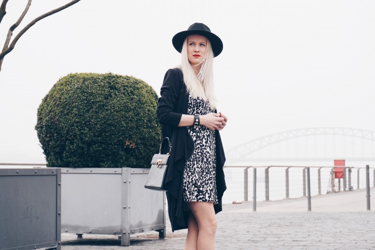 blogwalk benetton schwarz weiß muster mix klied hut fashion blogger köln palina pralina