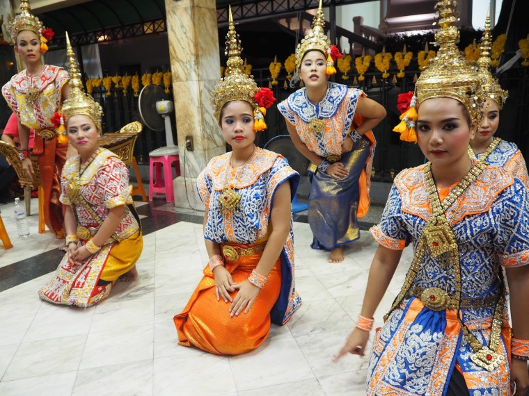 Erawan Shrine Bangkok thai dancer tradition