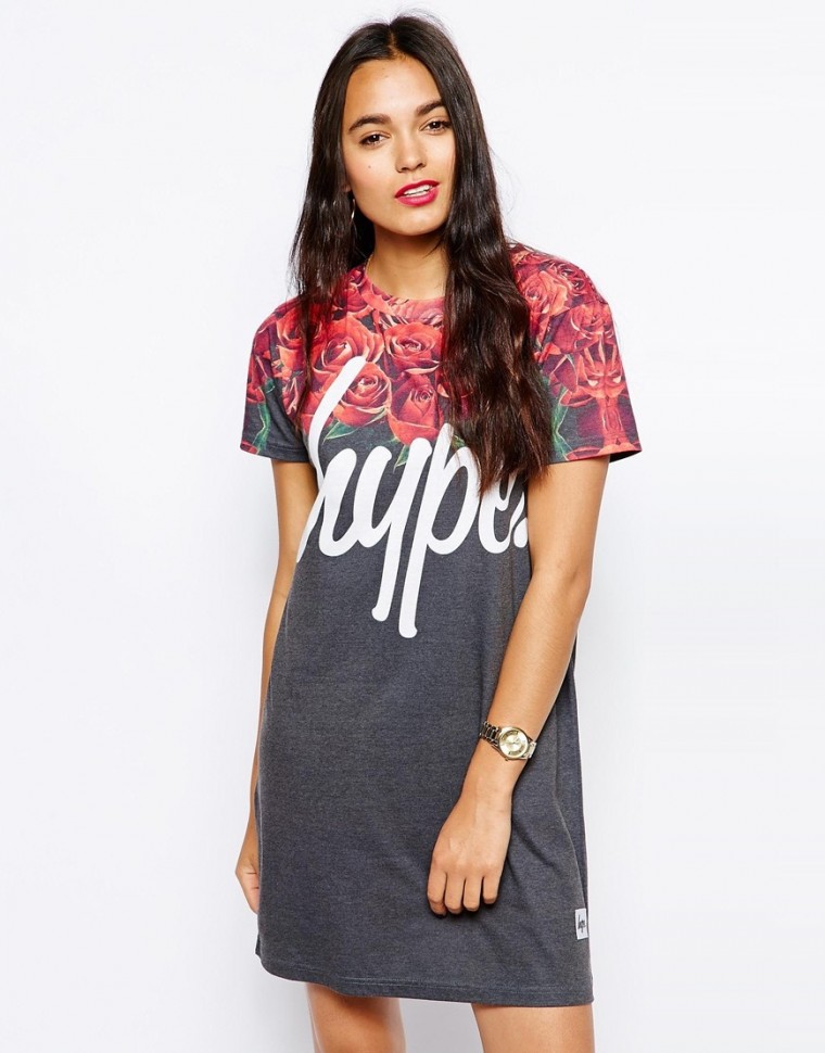 Hype T-Shirt-Kleid mit Rosenaufdruck Schwarz
