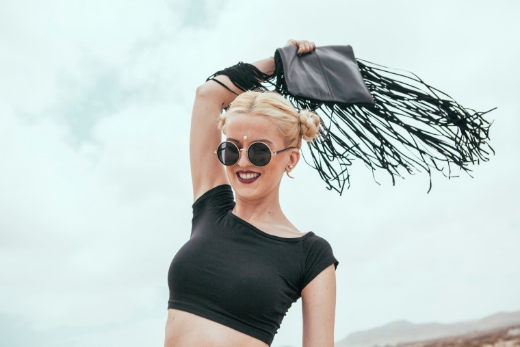 trend 2015 schwarze fransen leder clutsch tasche crop top