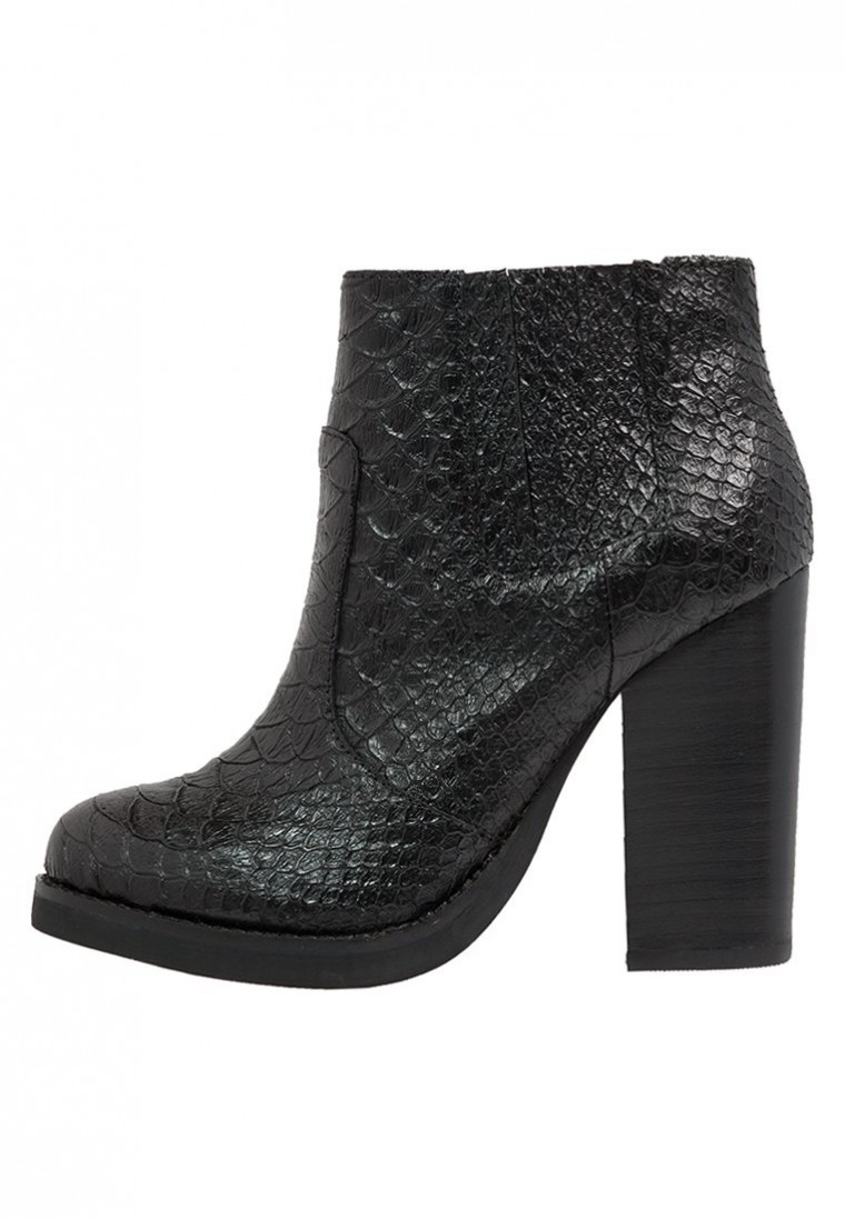 Buffalo ankle boot