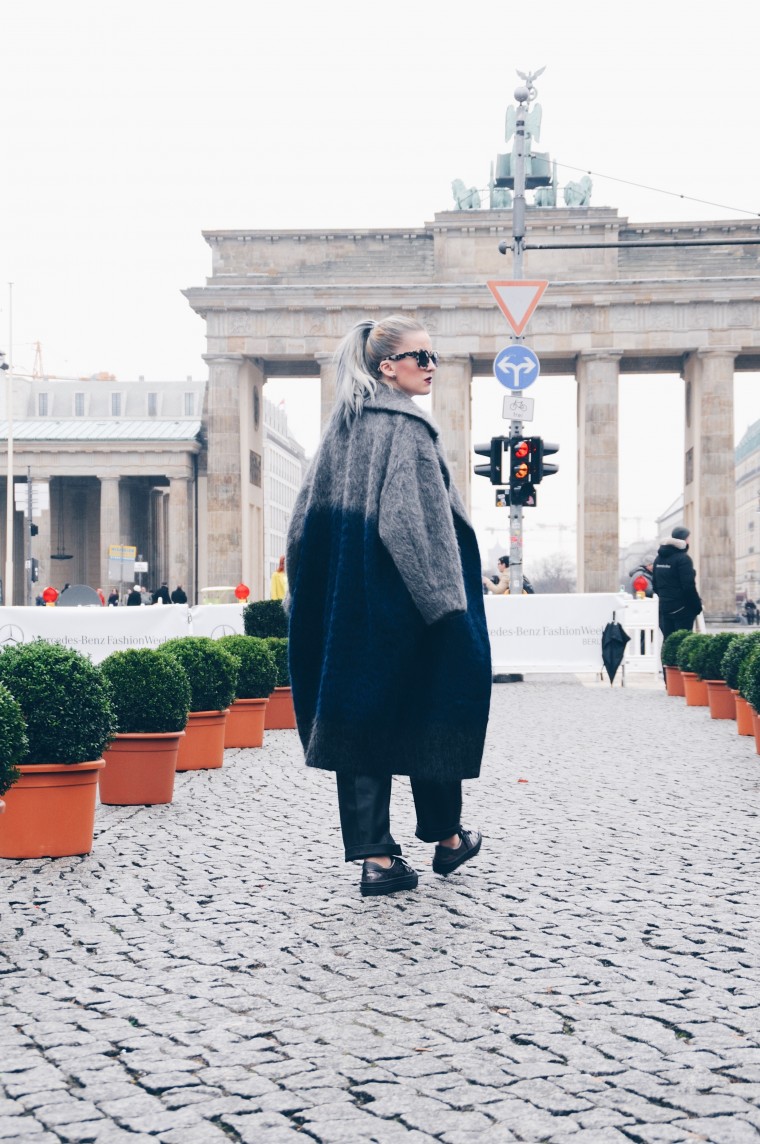 asos outfit streetstyle berlin fashion week 2015 blogwalk palina pralina most successful german fashion blog blogger mode bloggerin köln graue haare grey hair trench mbfw mbfwb mercedes benz fashion week